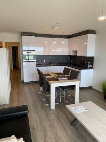 Studio 405 Op Zeedijk Met Frontaal Zeezicht 4De Verdiep Middelkerke Exterior photo